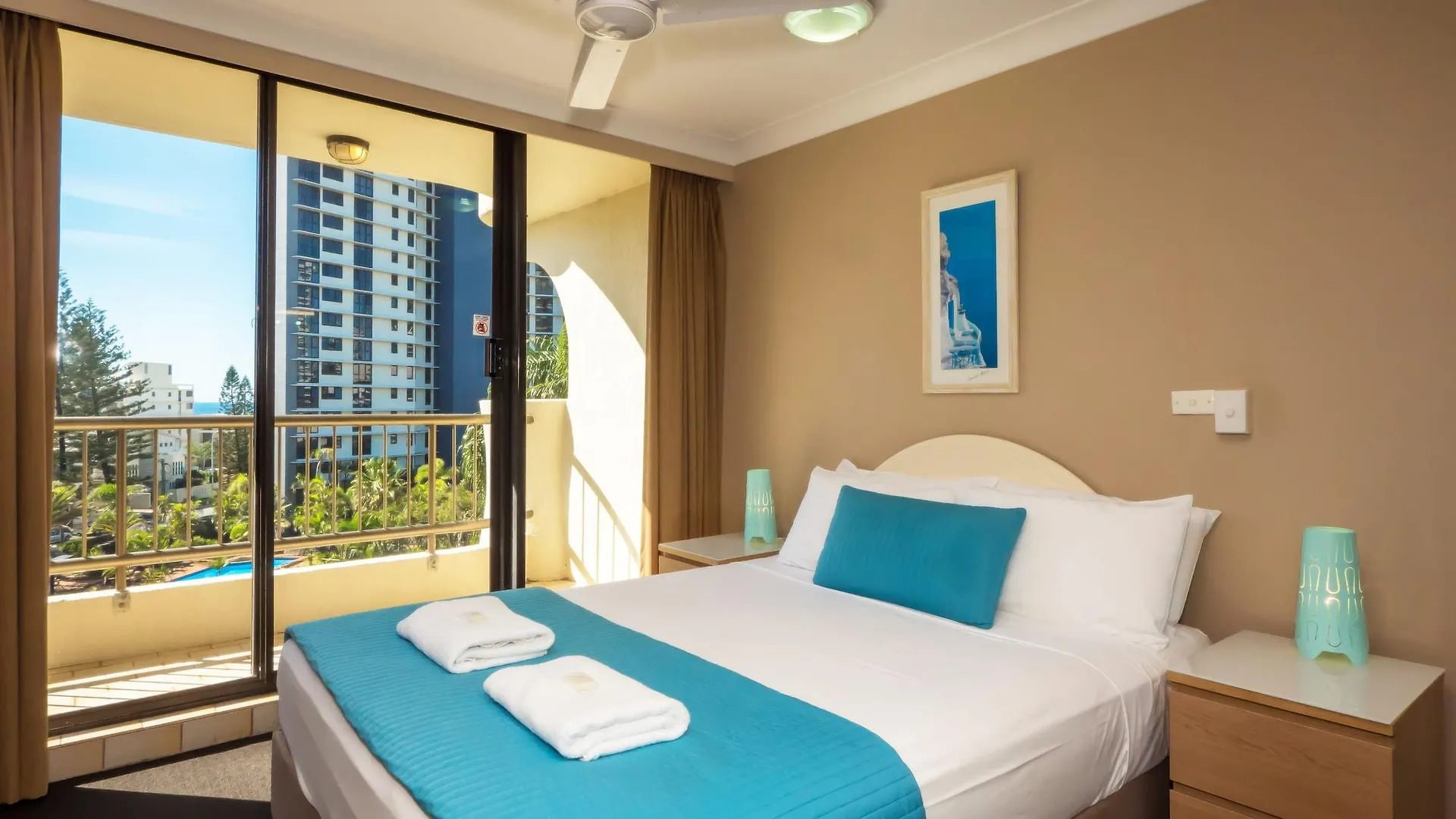 Aristocrat Apartments Gold Coast Aparthotel