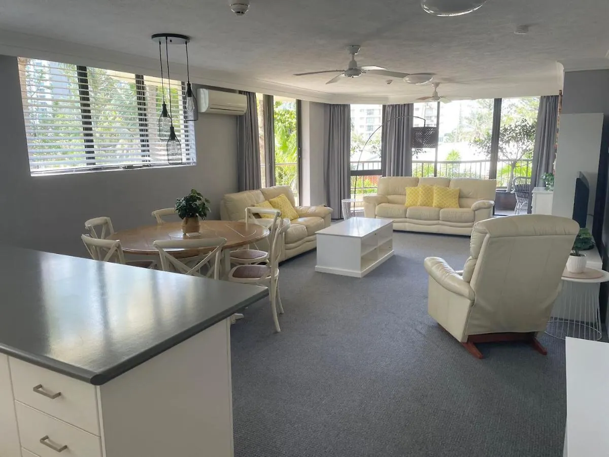 Aristocrat Apartments Gold Coast Aparthotel