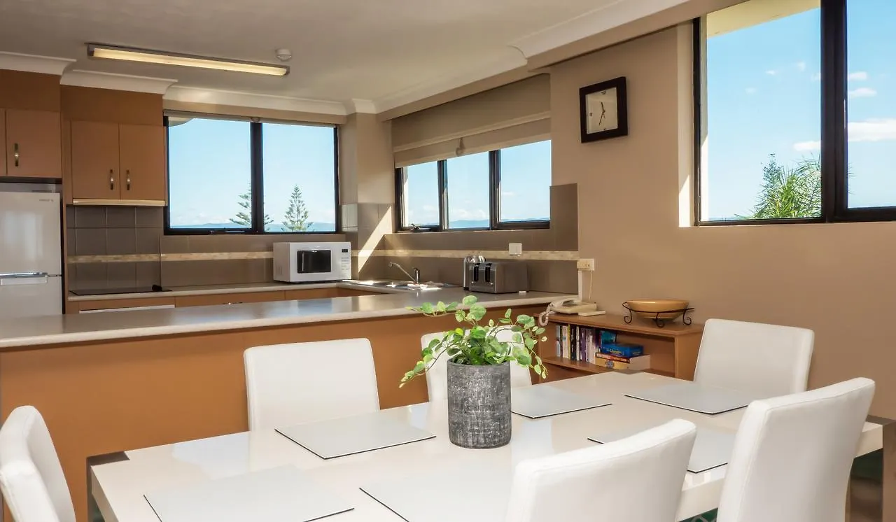 Aristocrat Apartments Gold Coast 3*,