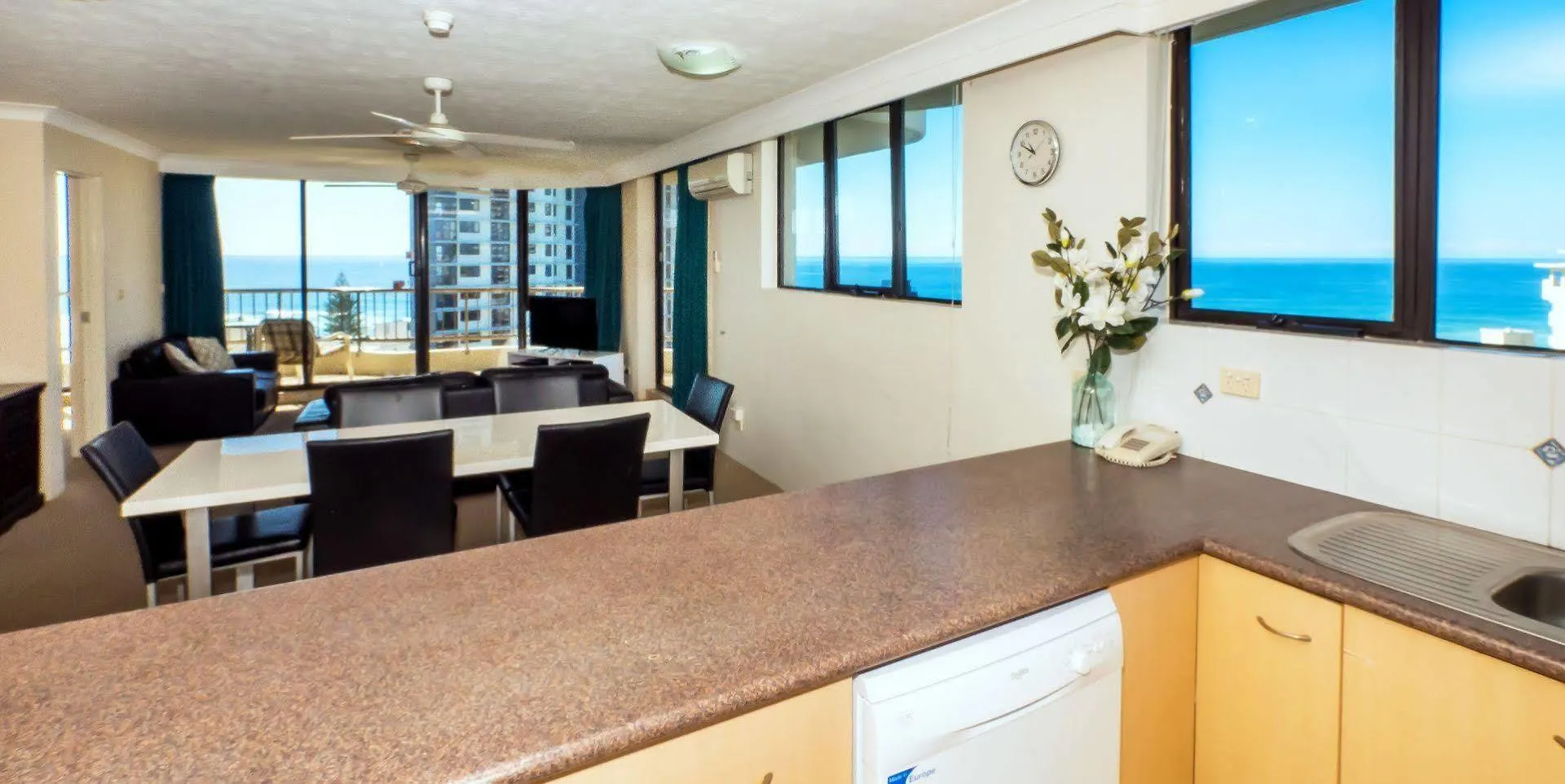 Aristocrat Apartments Gold Coast Aparthotel