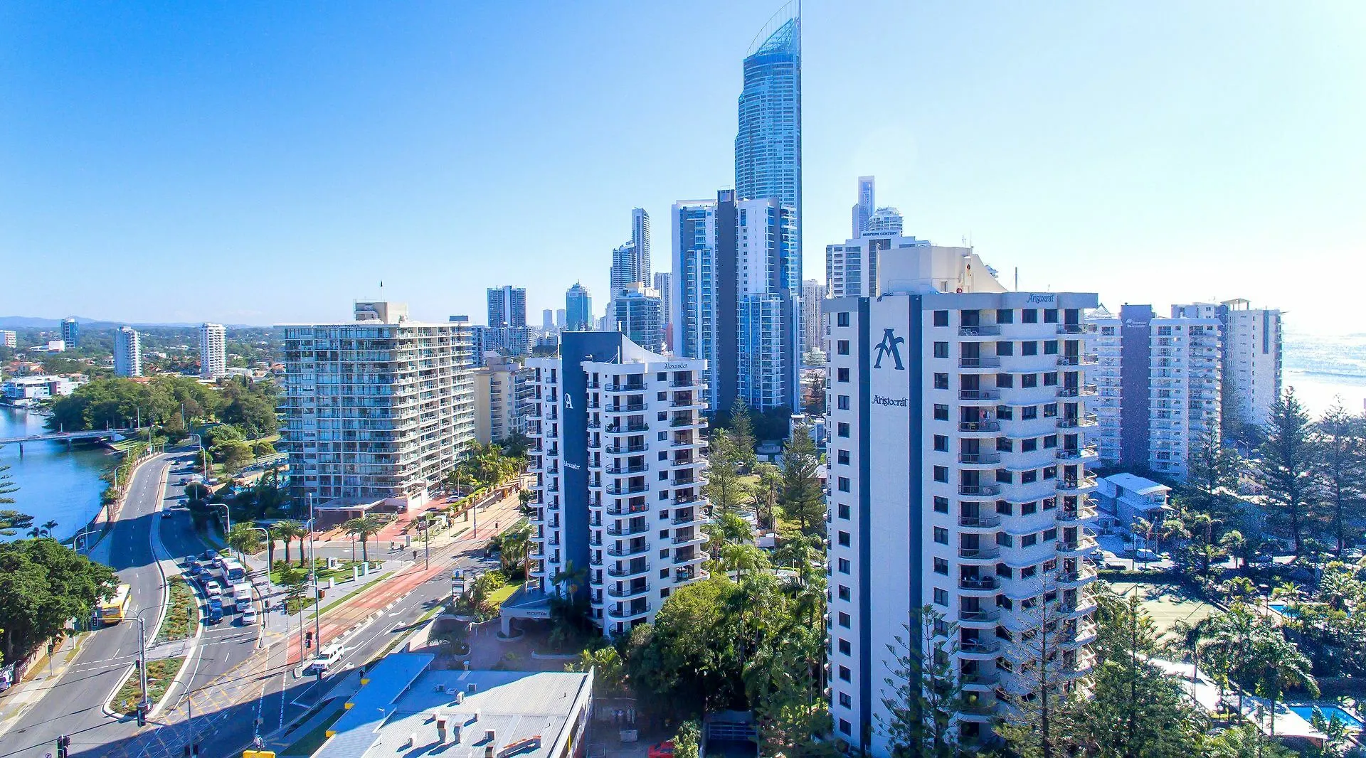 Aristocrat Apartments Gold Coast 3*,