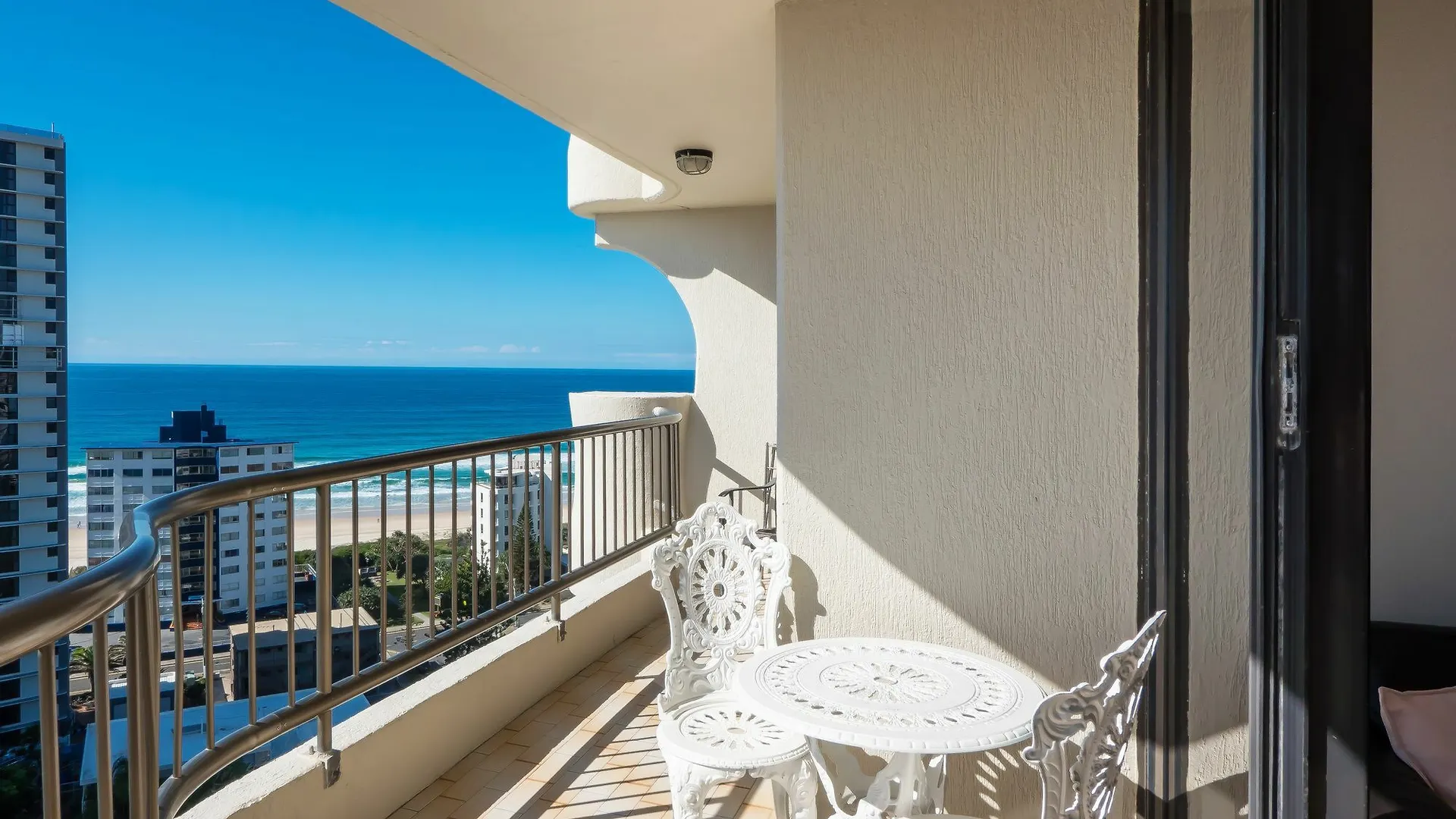 Aristocrat Apartments Gold Coast